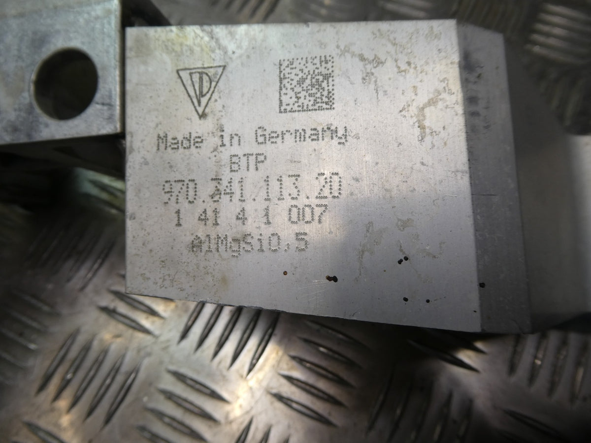 Porsche Panamera 970 Hilfsrahmenhalter Verstärkung Vorne Links ORIGINAL gebraucht - 97034111320 – Produktansicht 3
