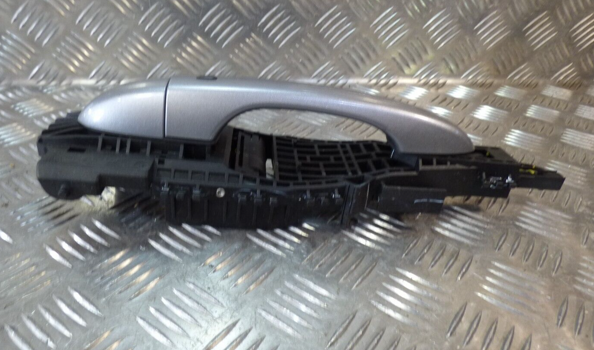 Jeep Cherokee KL 2015 Türgriff Vorne Rechts Kessy Keyless Go silber ORIGINAL gebraucht - P680826876AD – Produktansicht 2