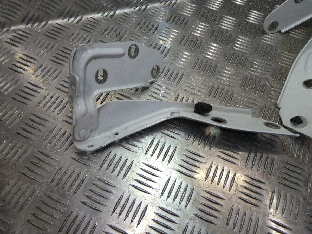 Porsche Cayenne 92A Motorhauben Scharnier R+ L 7P5823302C + 7P5823301C gebraucht - Original – Produktansicht 2
