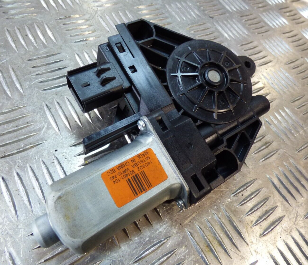 Jeep KL 2015 Fensterhebermotor vorne rechts Motor Scheibe 931401-104 ORIGINAL gebraucht - Cherokee – Produktansicht 2