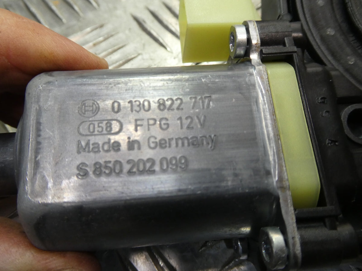 Porsche Macan 95B vorne Links 5Q0959801B ORIGINAL gebraucht - Fensterhebermotor – Produktansicht 3