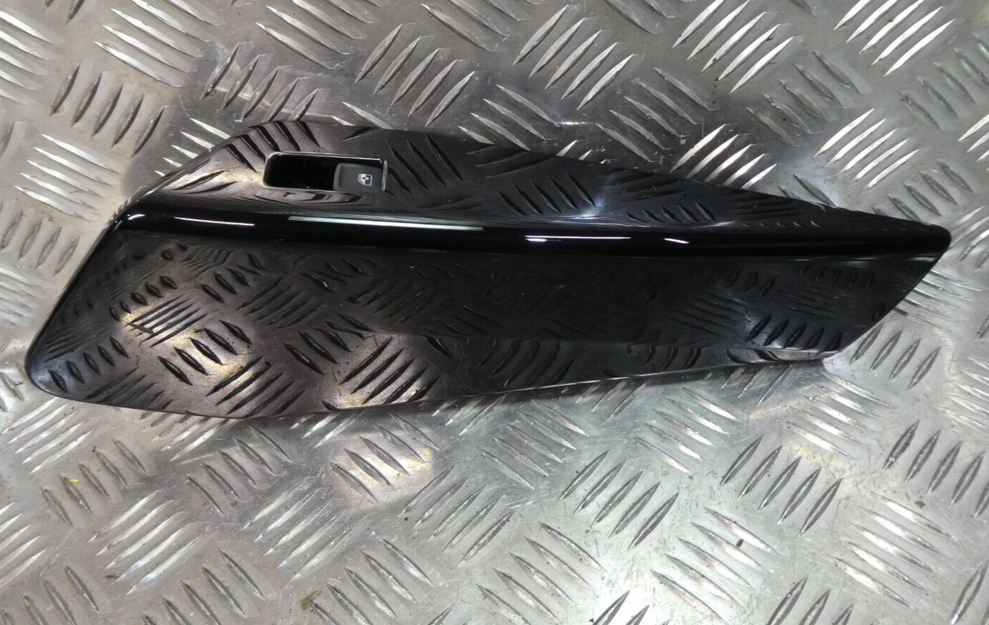 VW ID3 Pro Türverkleidung Zierleiste Fensterheberschalter 10A867228B ORIGINAL gebraucht - Volkswagen – Produktansicht 1