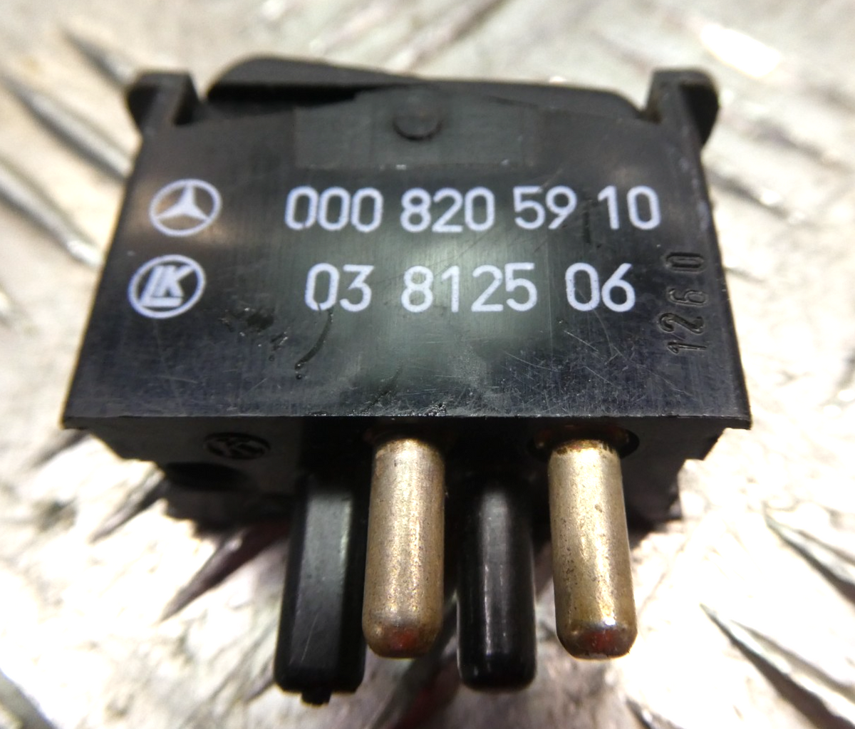 Original Mercedes-Benz W126 C126 SEC Schalter Innenbeleuchtung gebraucht - 0008205910 – Produktansicht 3