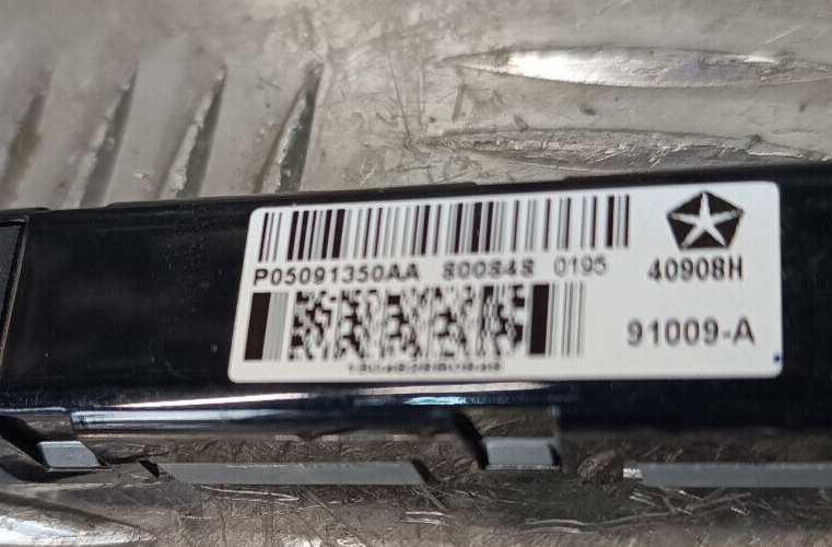 Jeep Grand Cherokee WK2 Radio Antenne Module ORIGINAL gebraucht - P05091350AA – Produktansicht 3