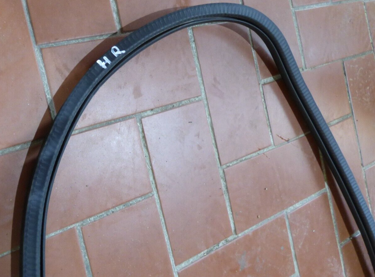 Orig. Porsche Cayenne 92A Türdichtung Tür hinten rechts 7P0867367D ORIGINAL gebraucht - Gummidichtung – Produktansicht 2