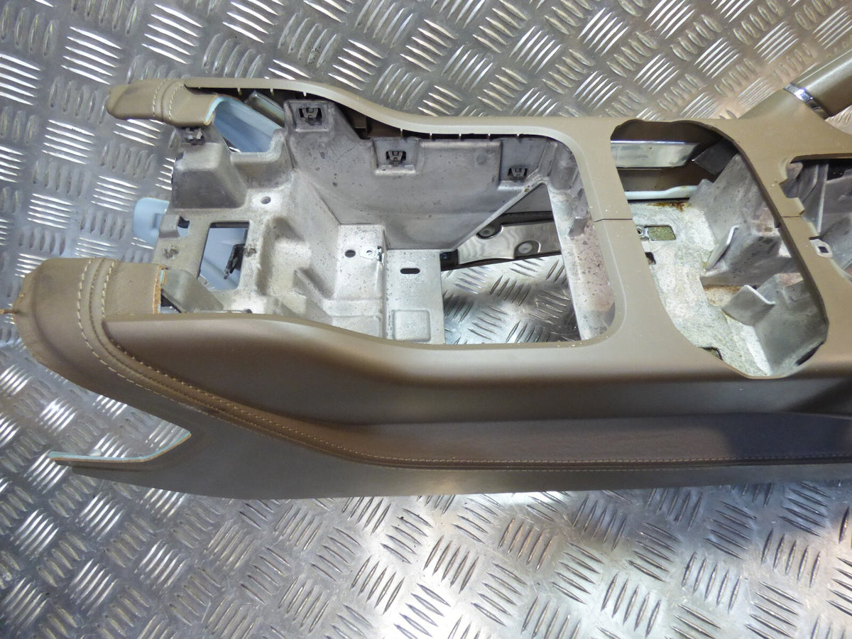 Porsche Cayenne S 92A Mitte Mittelkonsole Braun ( Umbra DE1 ) ORIGINAL gebraucht - 4580110002 – Produktansicht 3
