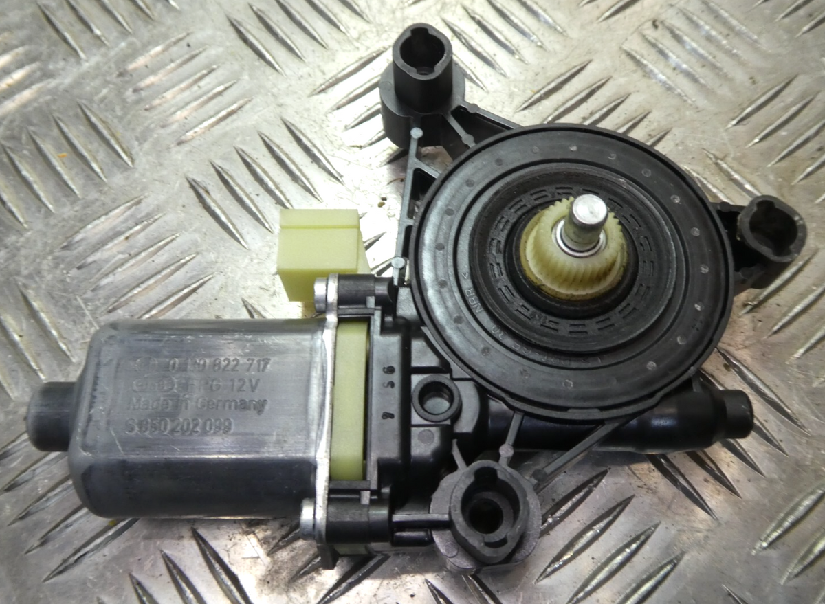 Porsche Macan 95B vorne Links 5Q0959801B ORIGINAL gebraucht - Fensterhebermotor – Produktansicht 2