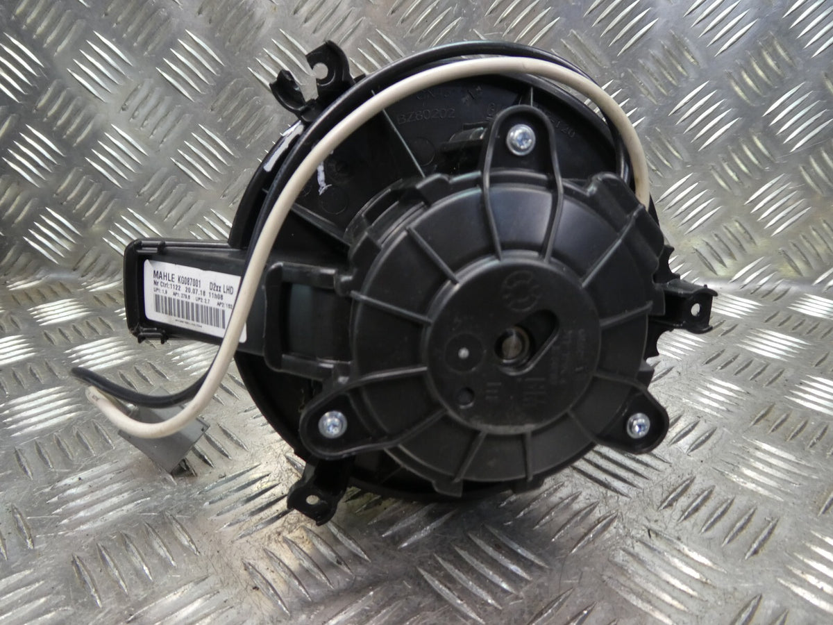 OPEL ASTRA K Gebläsemotor Lüftermotor Heizungsgebläse MAHLE ORIGINAL gebraucht - KG087001 – Produktansicht 3