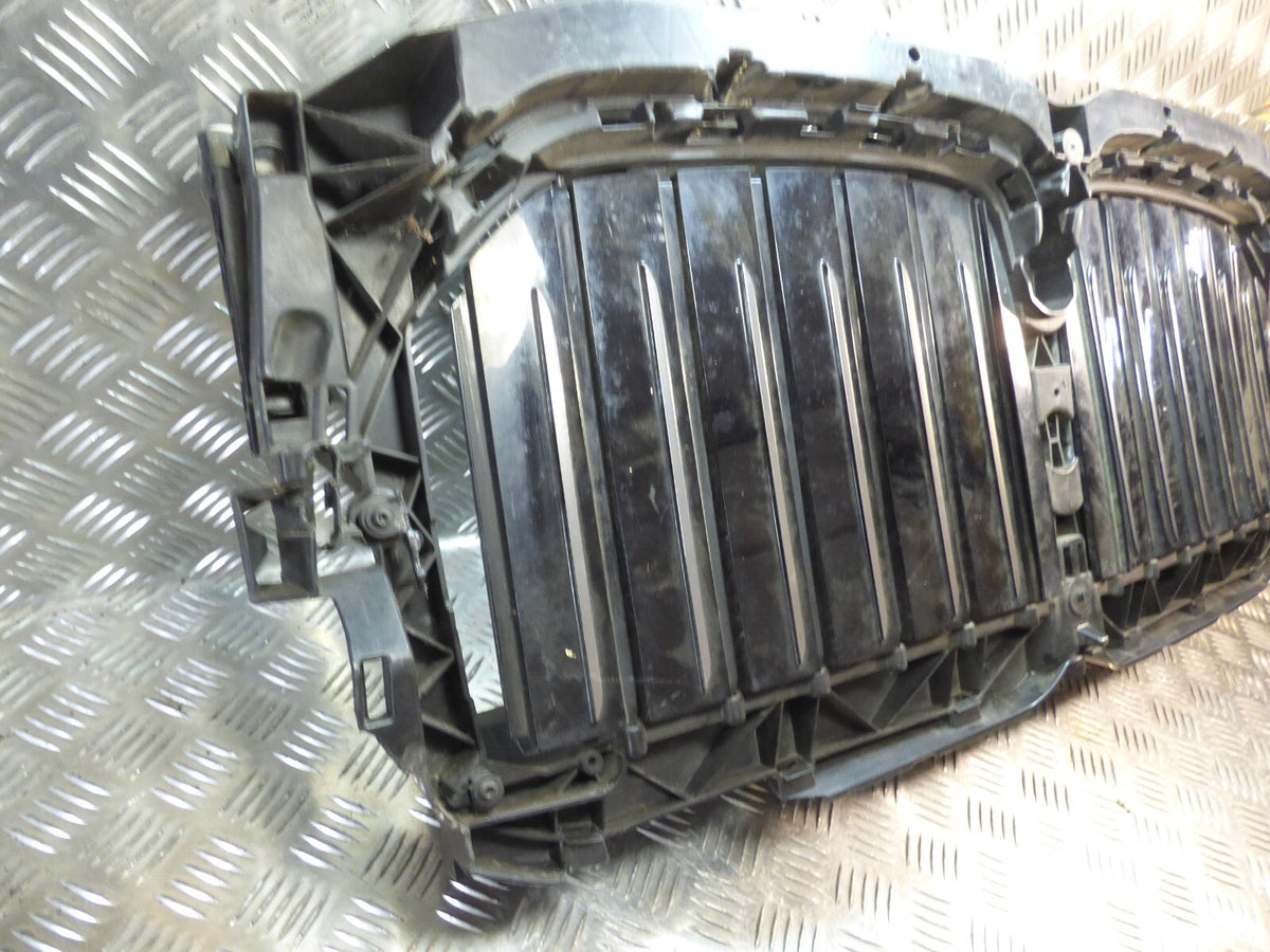 BMW X5 G05 2022 Kühlergrill Entlüftungsklappe Kühlergitter 226775 ORIGINAL gebraucht - Frontgrill – Produktansicht 2