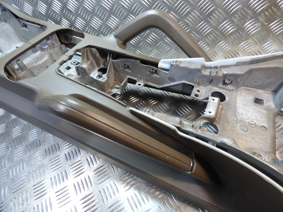 Porsche Cayenne S 92A Mitte Mittelkonsole Braun ( Umbra DE1 ) ORIGINAL gebraucht - 4580110002 – Produktansicht 2