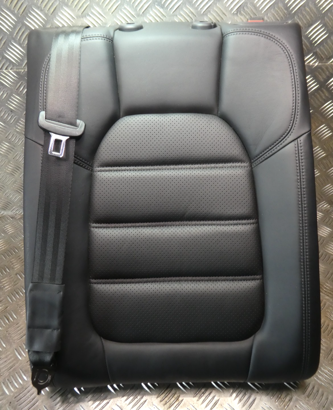 Porsche Macan 95B Schwarz Leder Stütze Sitze hinten links NEUWERTIG ORIGINAL gebraucht - Sitzlehne – Produktansicht 1