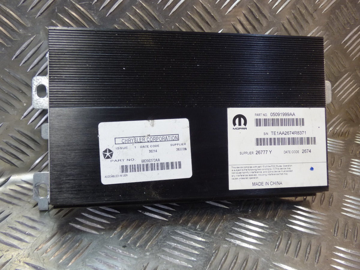 Jeep Cherokee KL 2015 Soundsystem Verstärker Amplifier ORIGINAL gebraucht - 05091999AA ORIGINAL… – Produktansicht 1
