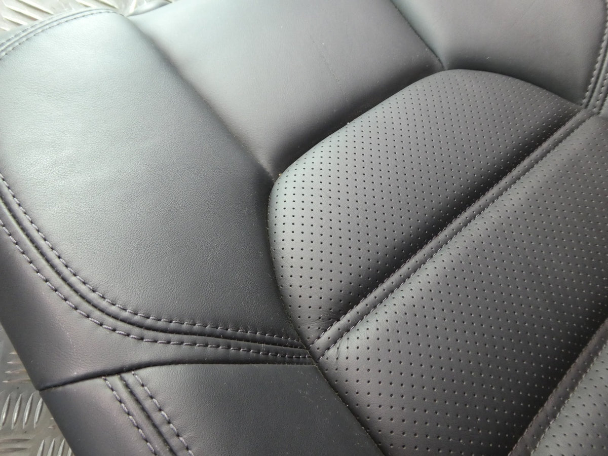 Porsche Macan 95B Schwarz Leder Stütze Sitze hinten rechts NEUWERTIG ORIGINAL gebraucht - Sitzlehne – Produktansicht 4