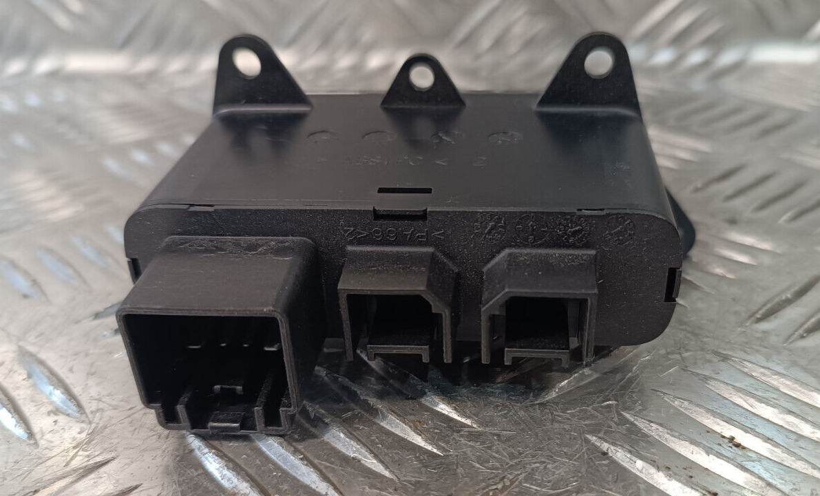 Jeep Grand Cherokee WK2 Steuergerät AUX USB SD Gerat Einheit ORIGINAL gebraucht - P68258696AA – Produktansicht 2
