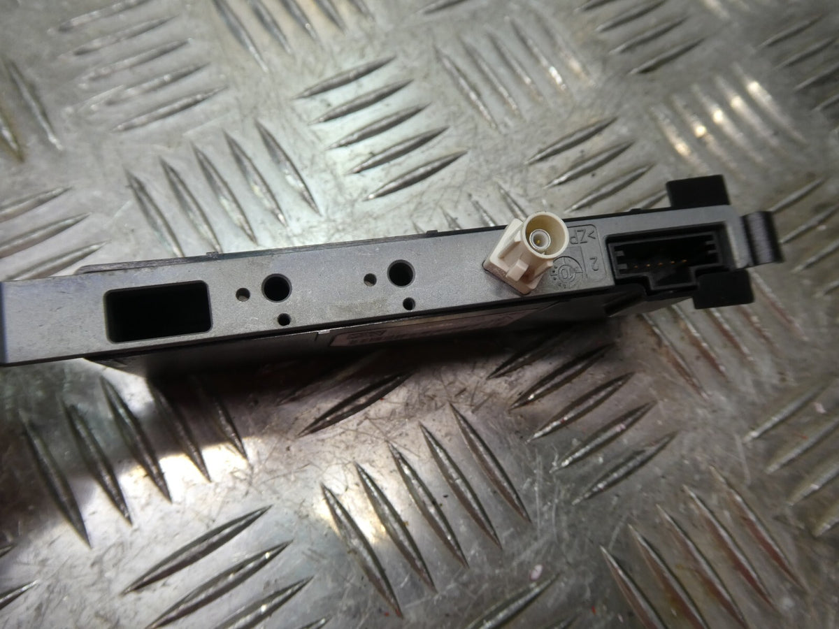 Original Porsche Panamer 970 Antennenverstärker Steuergerät gebraucht - 97064710502 – Produktansicht 2