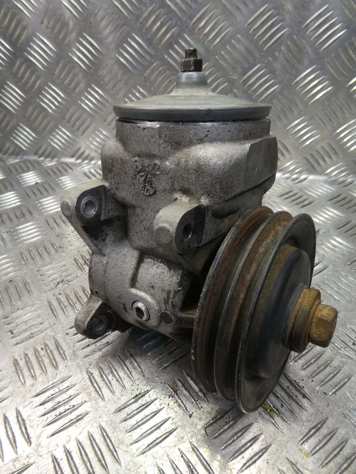 W126 C126 Servopumpe Lenkungspumpe power steering pump 82 BAR _ TYP 30 ORIGINAL gebraucht - Mercedes – Produktansicht 2