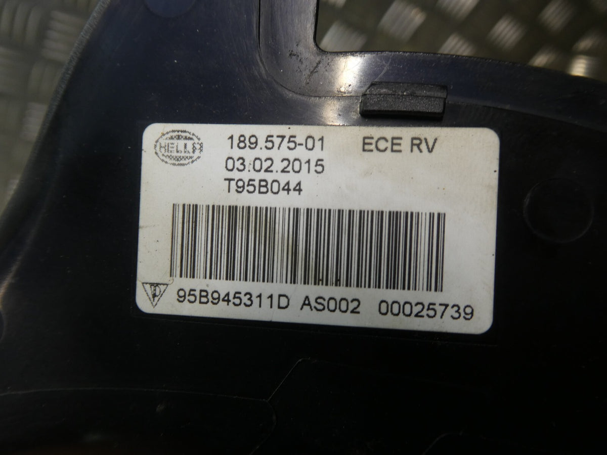 Porsche Macan 95B Rücklichtabdeckung hinten links 95B945311D ORIGINAL gebraucht - Abceckung – Produktansicht 3