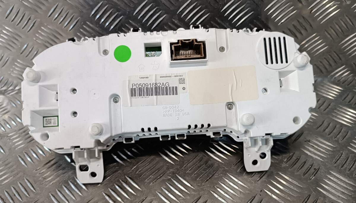 Jeep Grand Cherokee WK2 Instrumentencluster ORIGINAL gebraucht - P05091682AG – Produktansicht 3
