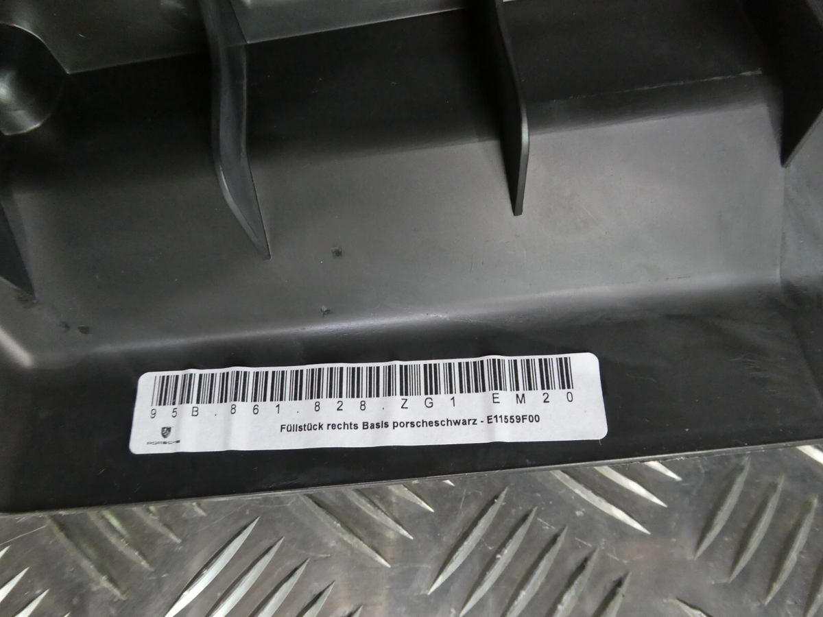 Porsche Macan 95B Füllstück Abdeckung Links schwarz 95B861828 ZG1EM20 ORIGINAL gebraucht - Kofferraum – Produktansicht 5