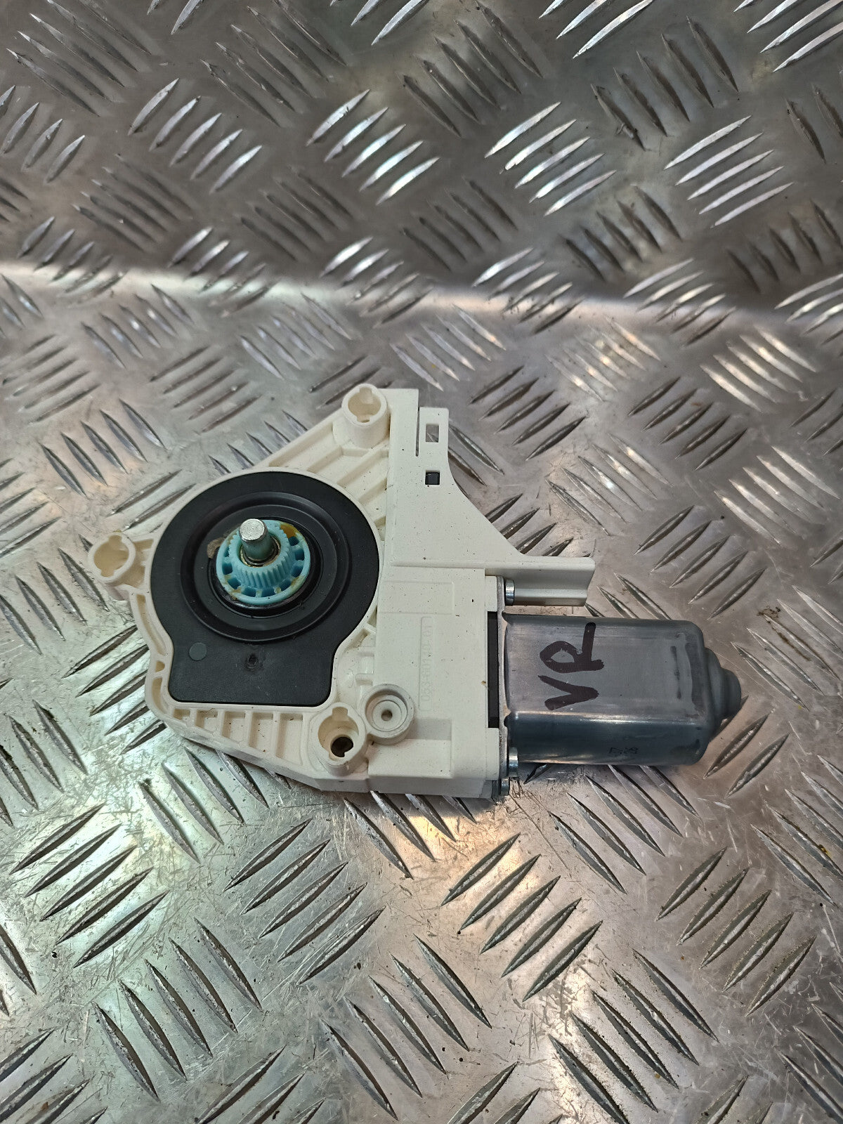 Porsche Cayenne S 92A Vorne Rechts Motor 8K0959802B ORIGINAL gebraucht - Fensterhebermotor – Produktansicht 1