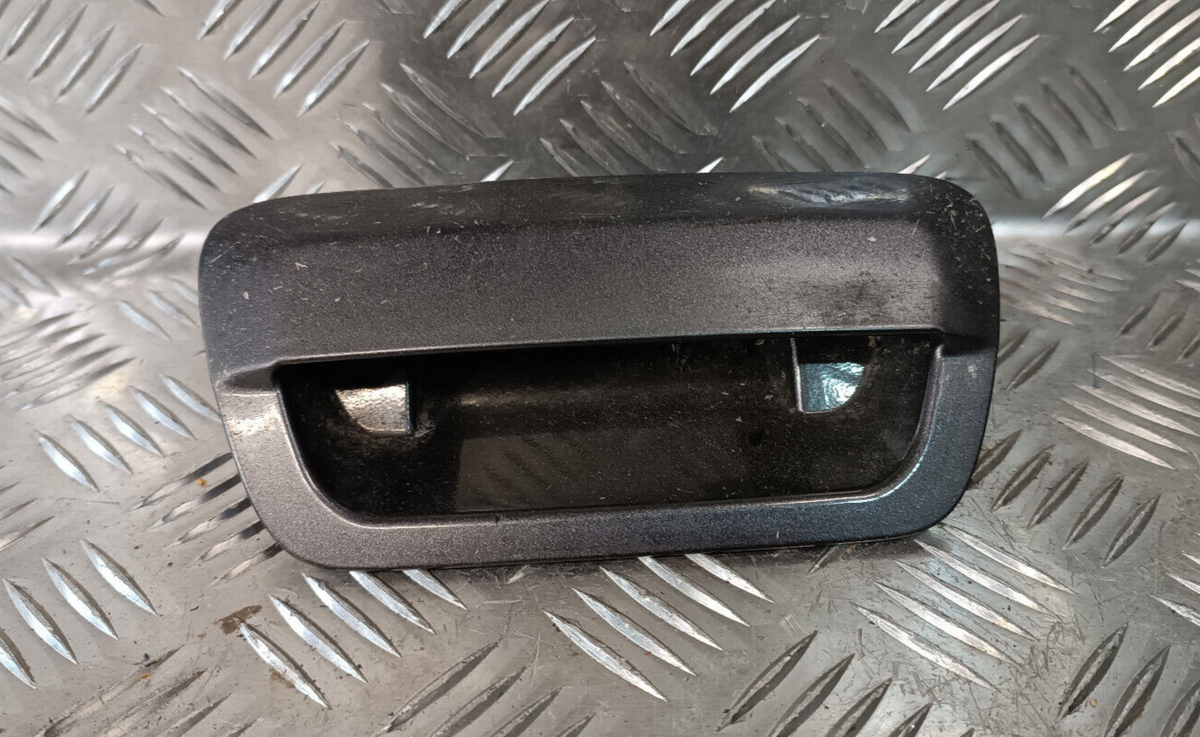 Jeep Grand WK2 Heckkappe Kofferraum Griff 1YK38LAUAC ORIGINAL gebraucht - Cherokee – Produktansicht 1