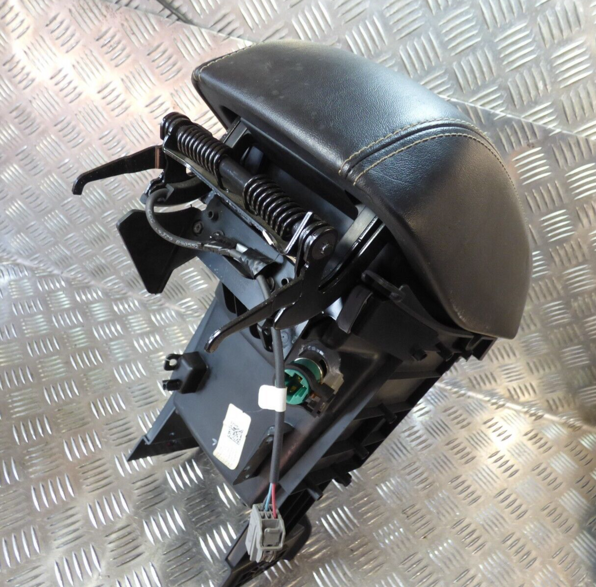 Jeep KL 2015 Leder Armlehne 1WZ46TRMAE _ 1WZ46DX9AA ORIGINAL gebraucht - Cherokee – Produktansicht 4