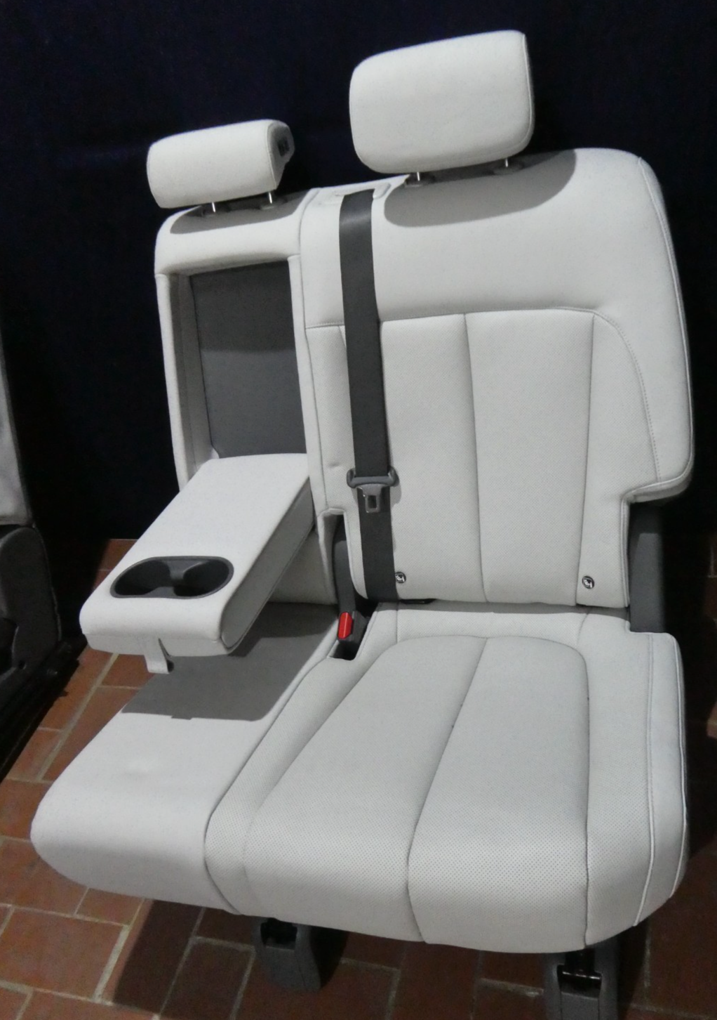 HYUNDAI IONIQ 5 Leder Sitze Hinten Links Weiß Ausstattung wie NEU ORIGINAL gebraucht - reichhaltigste – Produktansicht 14