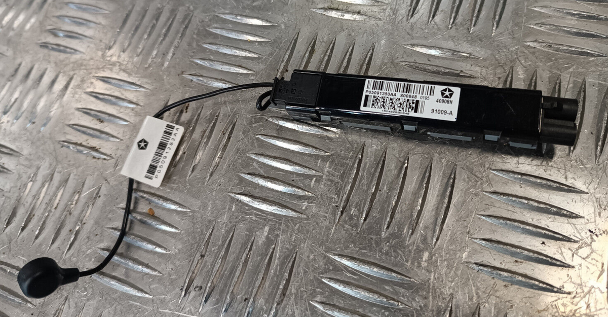 Jeep Grand Cherokee WK2 Radio Antenne Module ORIGINAL gebraucht - P05091350AA – Produktansicht 2