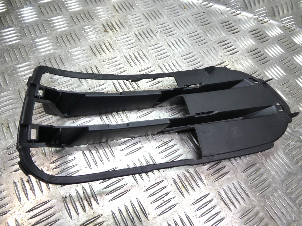 Porsche Panamera 970 Facelift Blende für Lufteinlass seitlich Rechts ORIGINAL gebraucht - 97050555601 – Produktansicht 2