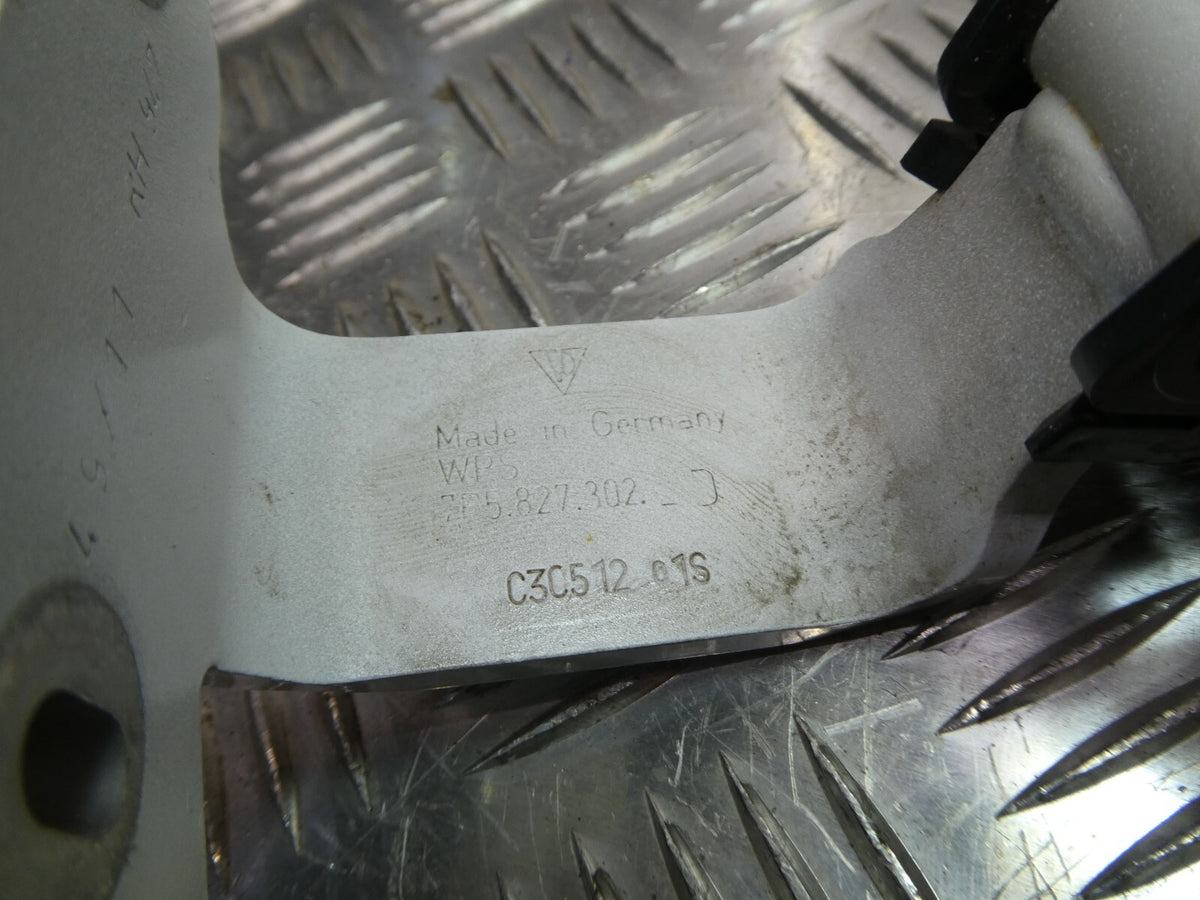 Porsche Cayenne 92A Heckklappescharnier rechts 7P5827302D+ 7P5827699A gebraucht - Original – Produktansicht 5