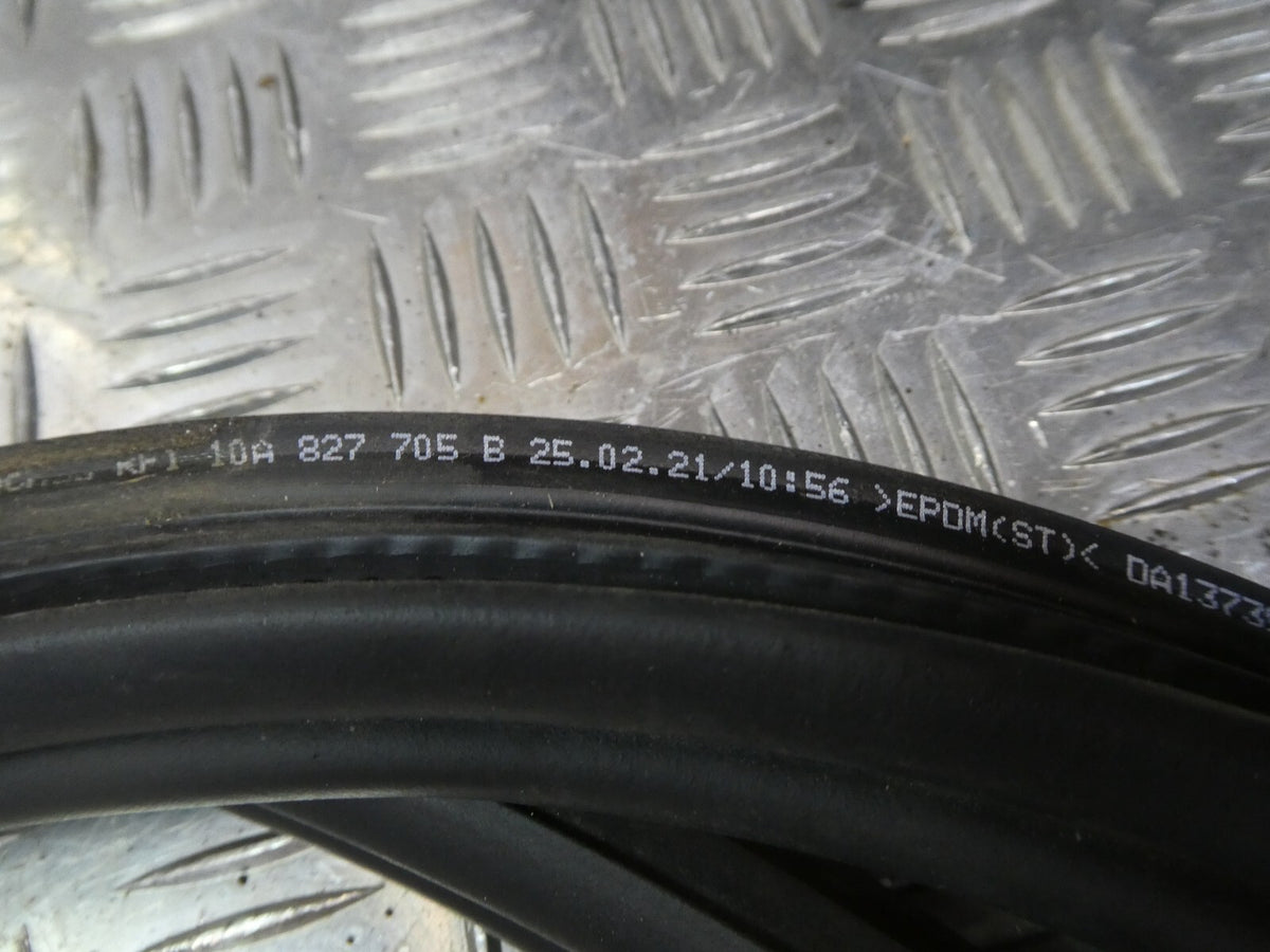 VW ID3 ID.3 Original Heckklappendichtung 10A827705B gebraucht - Volkswagen – Produktansicht 2