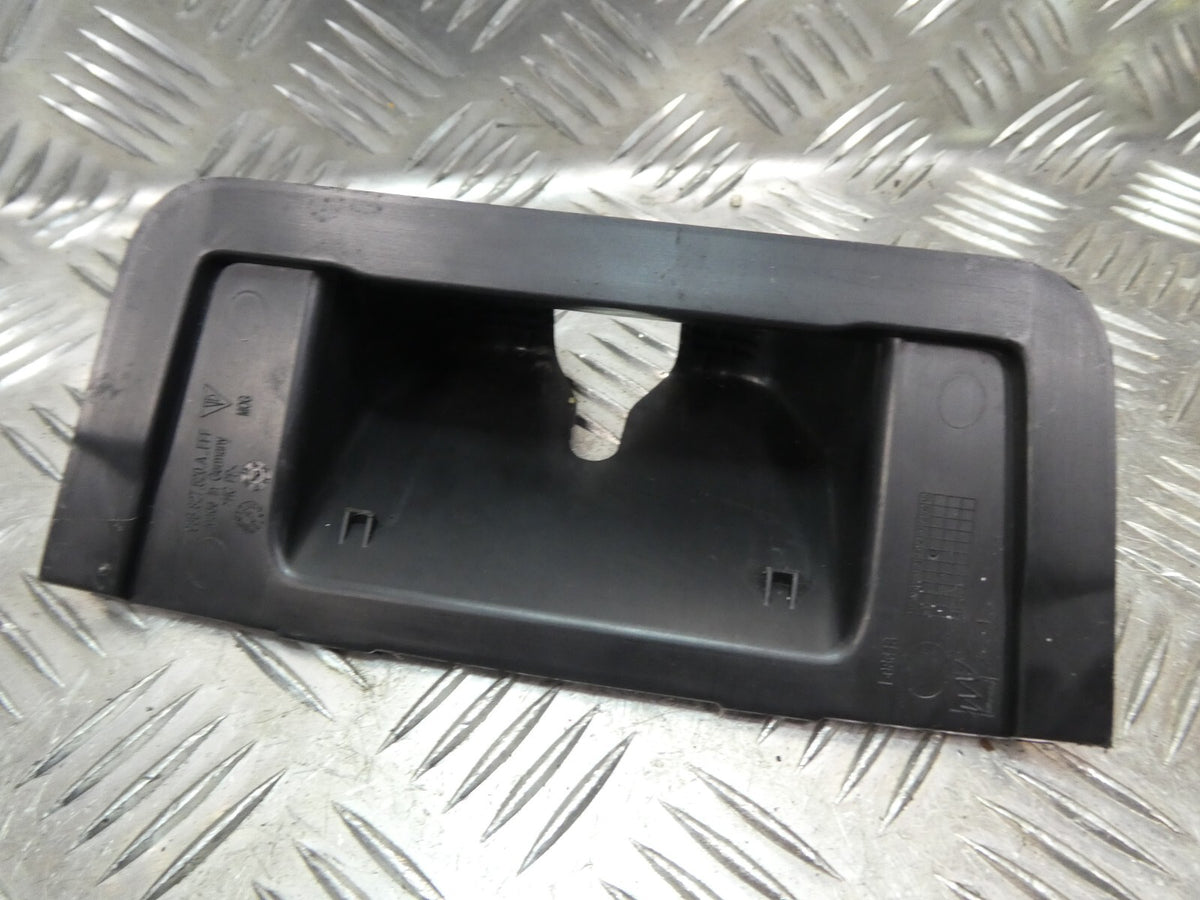 Porsche Macan 95B verkleidung abdeckung schwarz 95B827520A ORIGINAL gebraucht - Kofferraumschloss – Produktansicht 3
