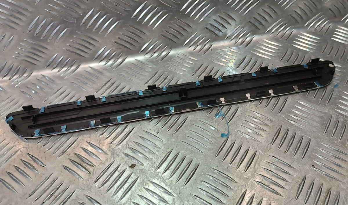 Porsche Cayenne S 92A vorne Blende Crhom 2389-0010 ORIGINAL gebraucht - Einstiegsleiste – Produktansicht 2