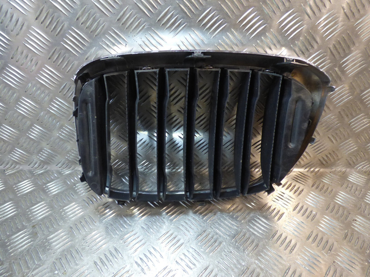 Original BMW X3 +X4 G01 + G02 F98 Grill vorne rechts gebraucht - 7464922 – Produktansicht 6