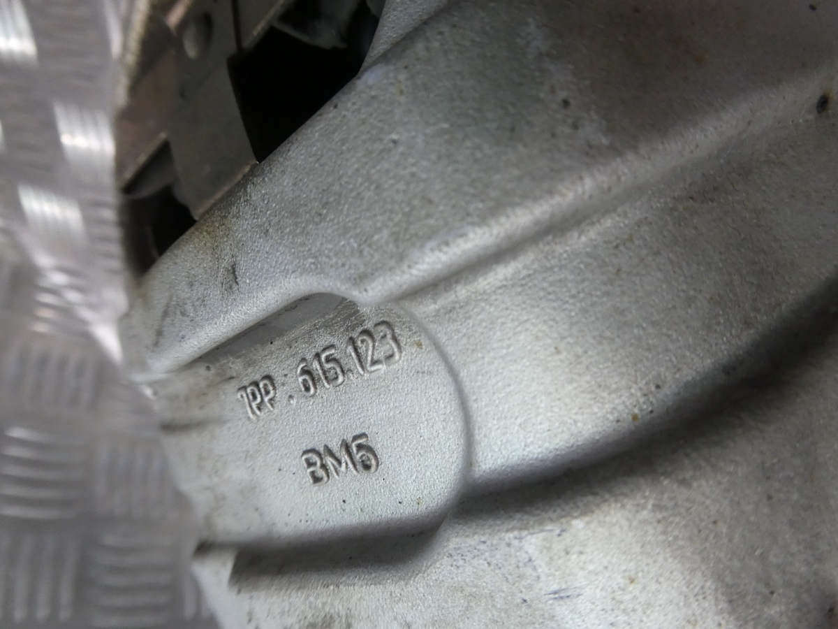 Orig. PORSCHE MACAN 3.0 TDI Bremssättel Vorne Rechts 7PP615123 ORIGINAL gebraucht - 95B615106J – Produktansicht 6