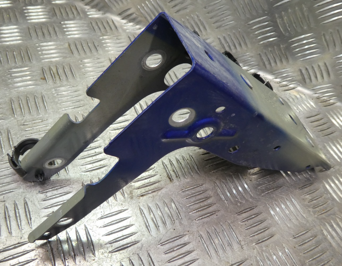 Porsche 970 Halter Konsole Scheinwerfer aussparung Kotflügel vorne Link ORIGINAL gebraucht - Panamera – Produktansicht 3