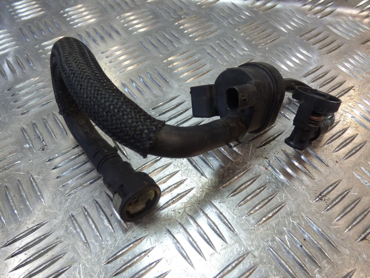 Porsche Cayenne 92A Entlüftungsleistung Ventil 06E906517B ORIGINAL gebraucht - Auslassventil – Produktansicht 1