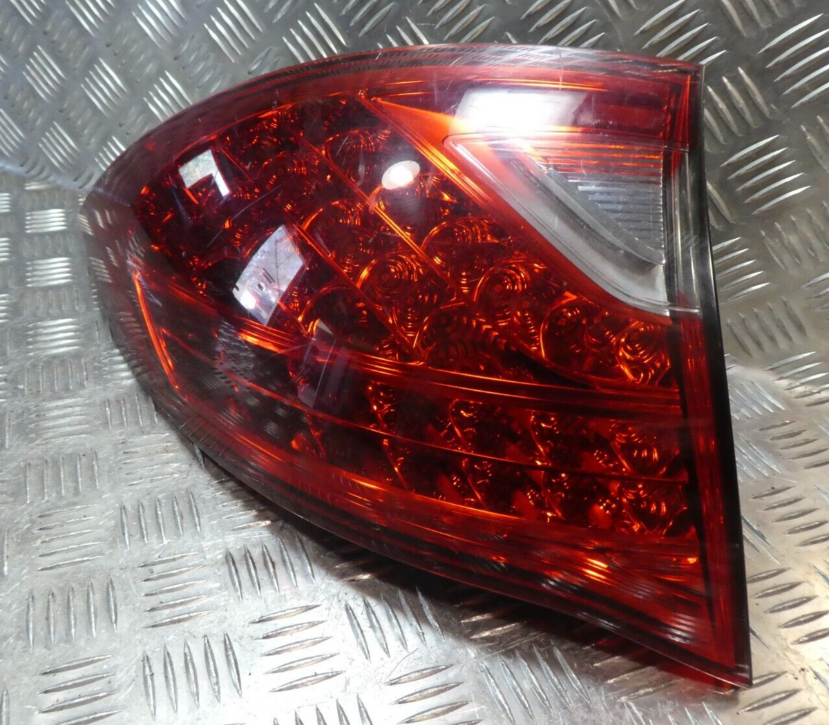 Porsche Cayenne 92A Hinten links außen Rückleuchte LED 7P5945095G ORIGINAL gebraucht - Heckleuchte – Produktansicht 2