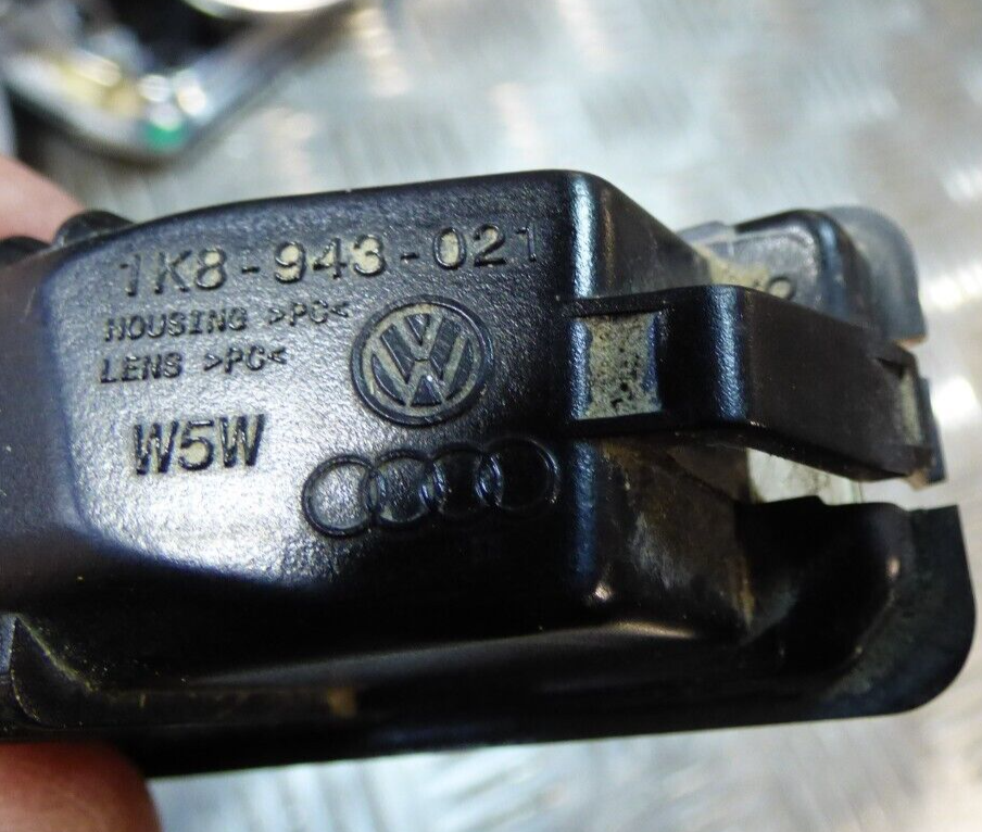 Porsche Cayenne S 92A 1K8943021 ORIGINAL gebraucht - Kennzeichenleuchte – Produktansicht 3
