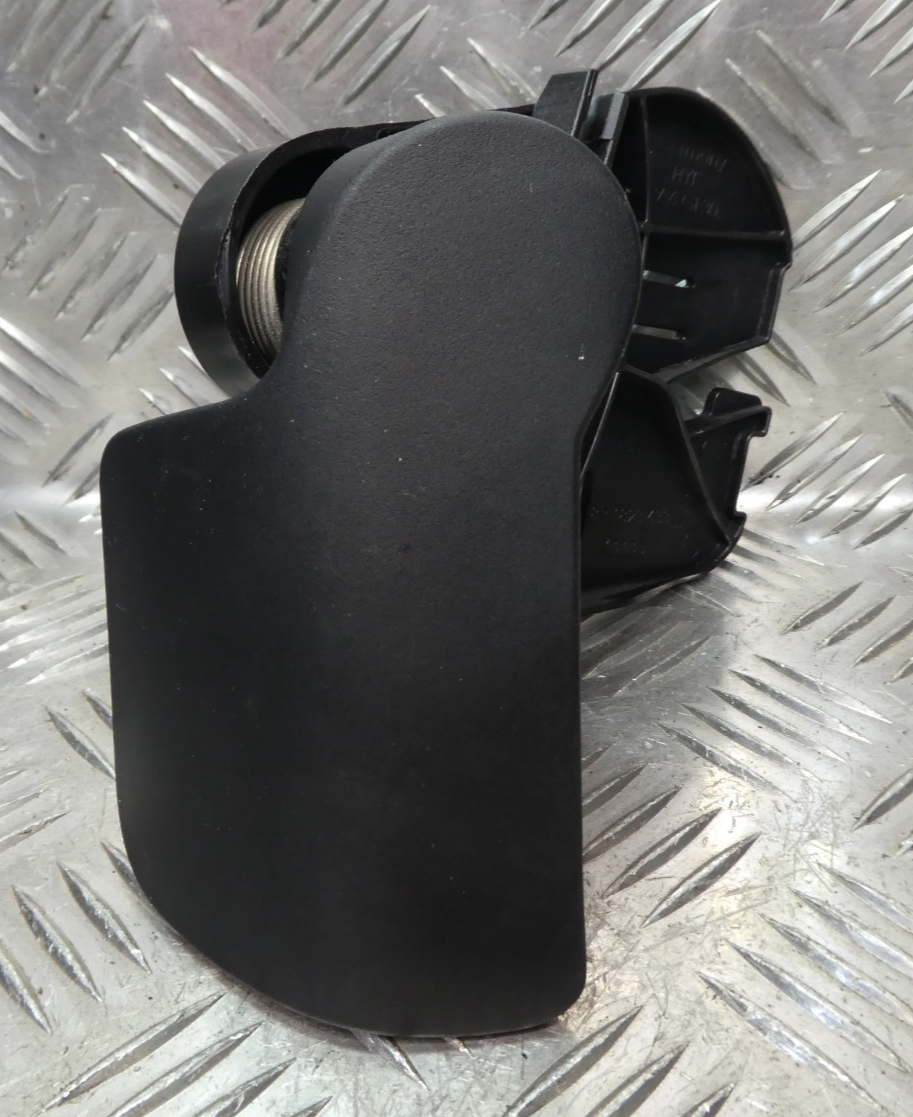 Porsche Macan 95B Entriegelungsgriff 8R1823633 ORIGINAL gebraucht - Motorhaube – Produktansicht 1