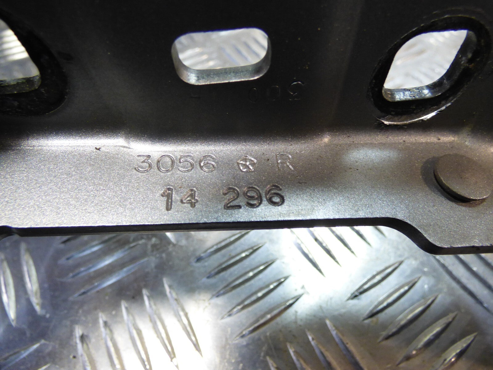 Jeep KL 2015 Motorhaube Scharnier R + L silber ORIGINAL gebraucht - Cherokee – Produktansicht 5