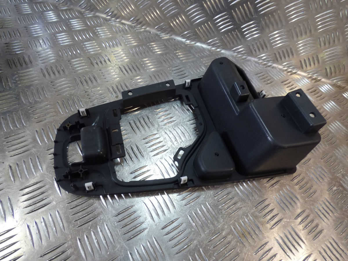 Jeep KL 2015 Blende Abdeckung Rahmen Mittelkonsole 1UJ61DX9AC ORIGINAL gebraucht - Cherokee – Produktansicht 2