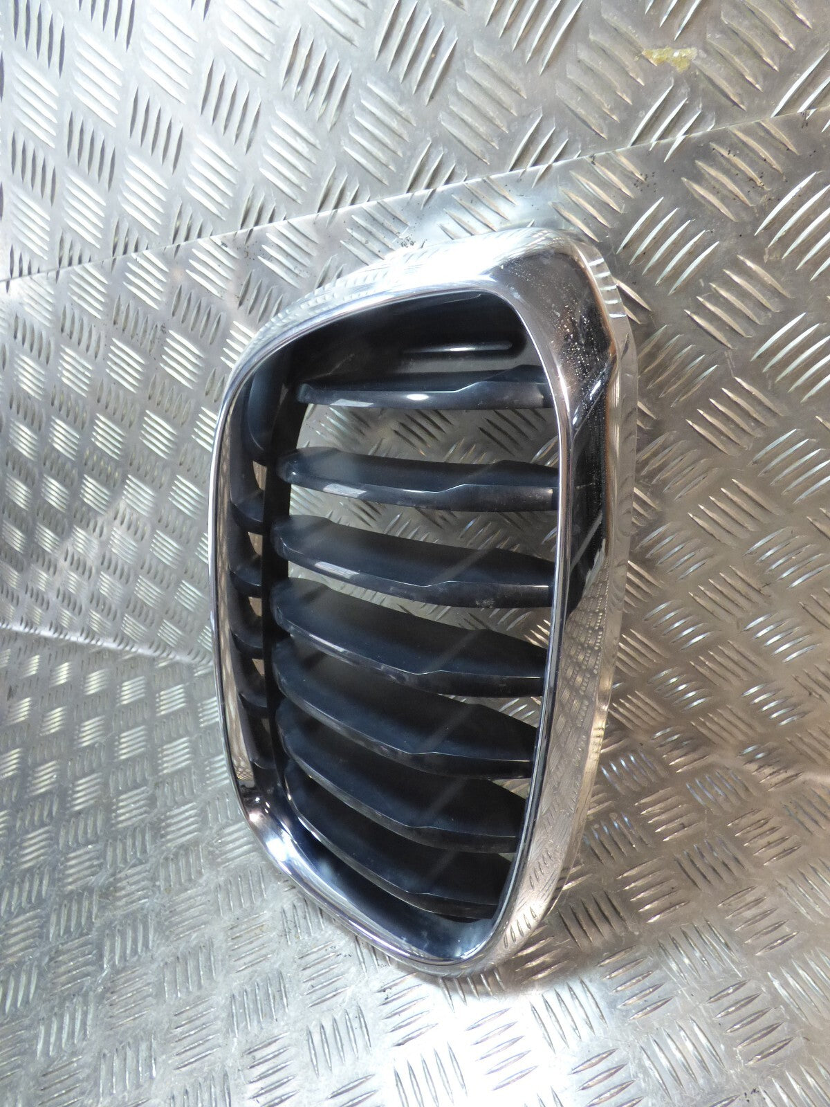 Original BMW X3 +X4 G01 + G02 F98 Grill vorne rechts gebraucht - 7464922 – Produktansicht 2
