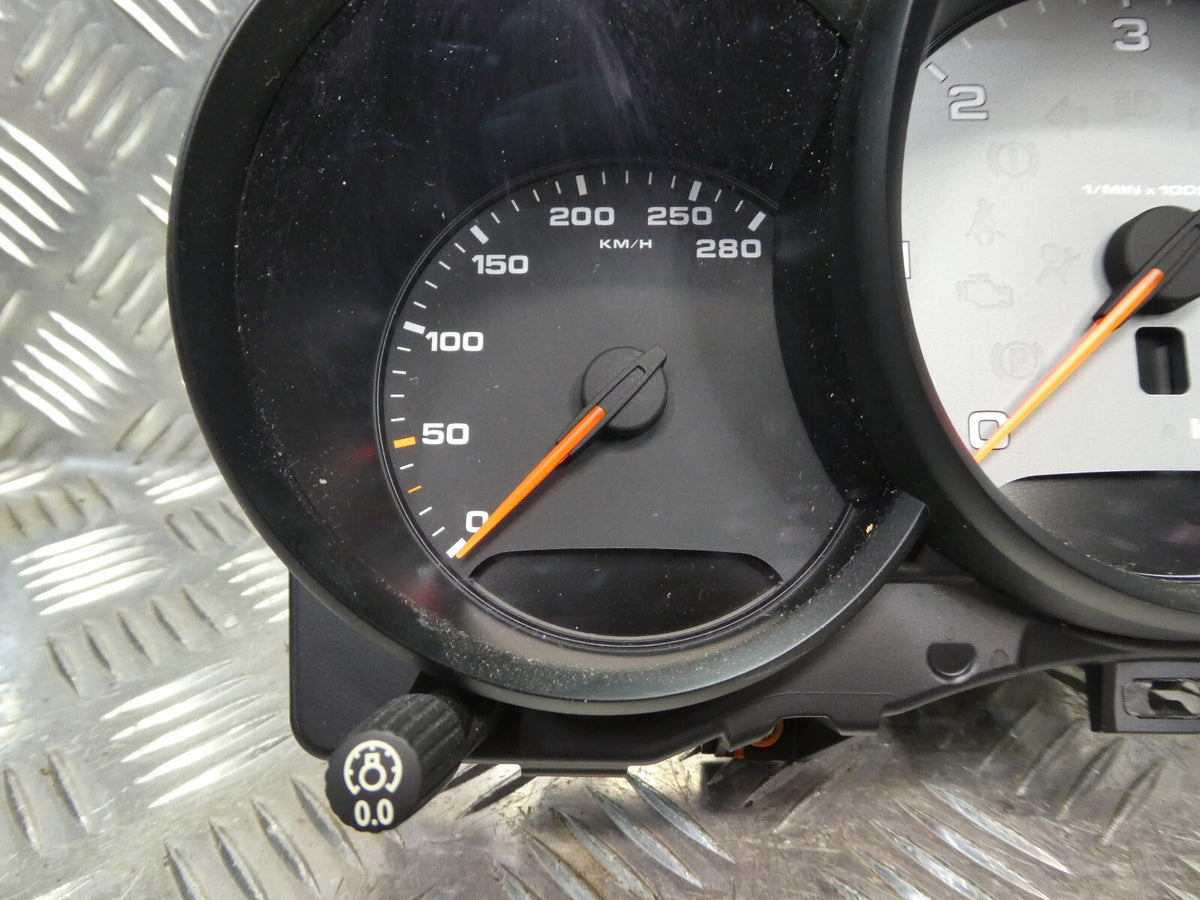 Porsche Macan 95B Diesel Tacho Kombiinstrument Cluster 95B920904AJ6N3 ORIGINAL gebraucht - Tachometer – Produktansicht 2