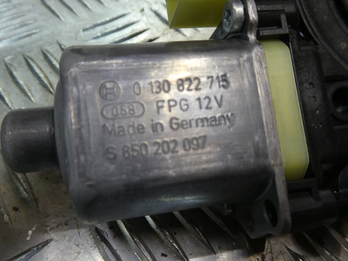 Porsche Macan 95B hinten Links 5Q0959801A ORIGINAL gebraucht - Fensterhebermotor – Produktansicht 3
