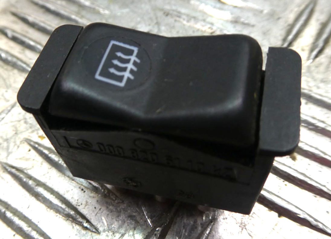 Original Mercedes-Benz W126 C126 SEC Schalter Heckscheibenheizung gebraucht - 0008206110 – Produktansicht 1