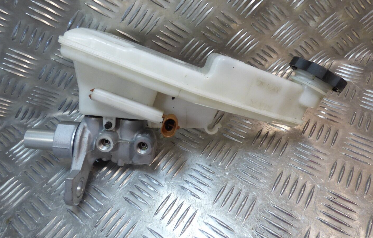 OPEL ASTRA K 1.4 Hauptbremszylinder mit Behälter Bremsflüssigkeit GM ORIGINAL gebraucht - 32669020 – Produktansicht 1
