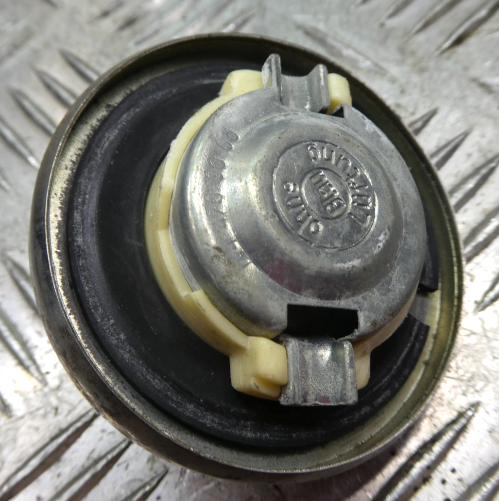 Mercedes-Benz C126 Tankverschluss Tankdeckel W124 W201 W126 _ ORIGINAL gebraucht - 1244700005 – Produktansicht 2