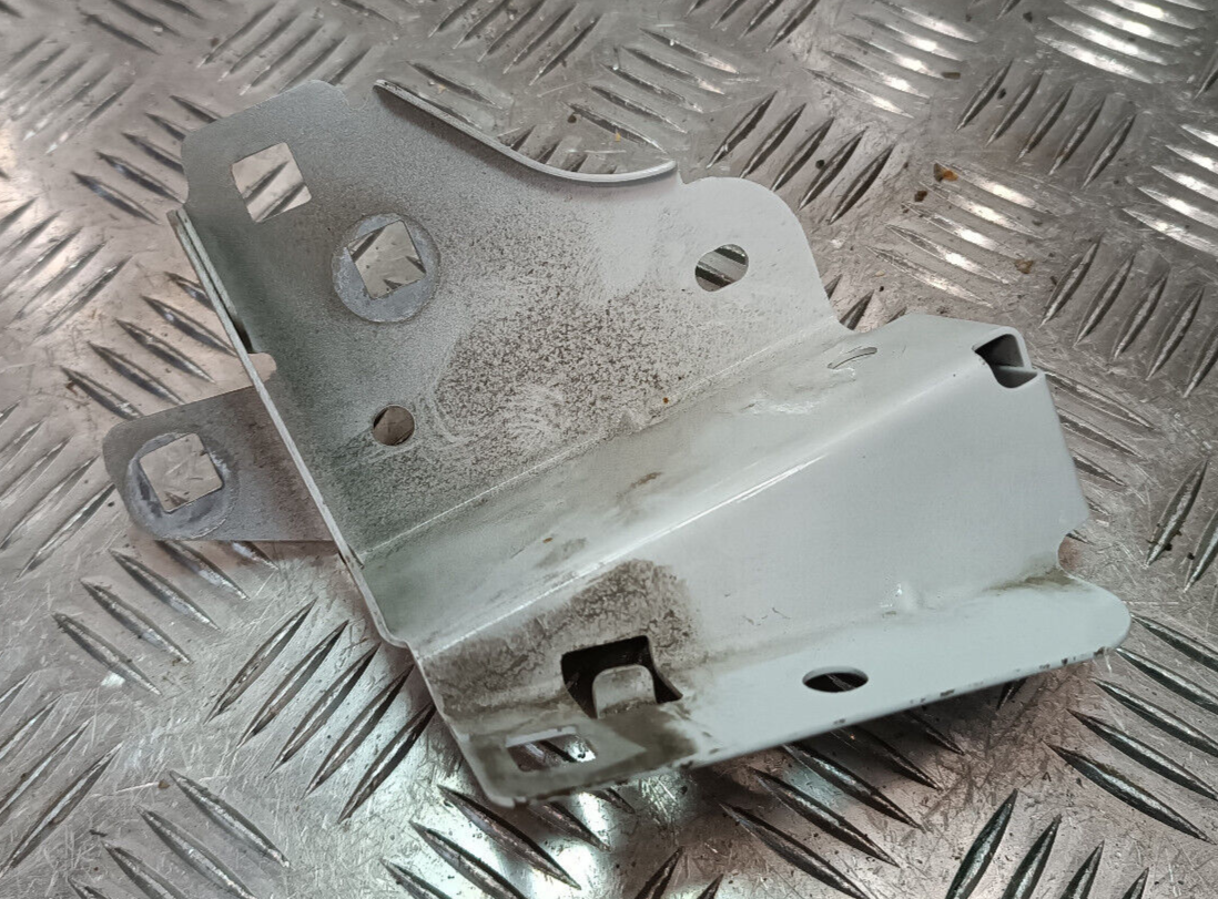 Renault Zoe 2022 Original Kotflügel Halter Vorne gebraucht - 620435786R – Produktansicht 1