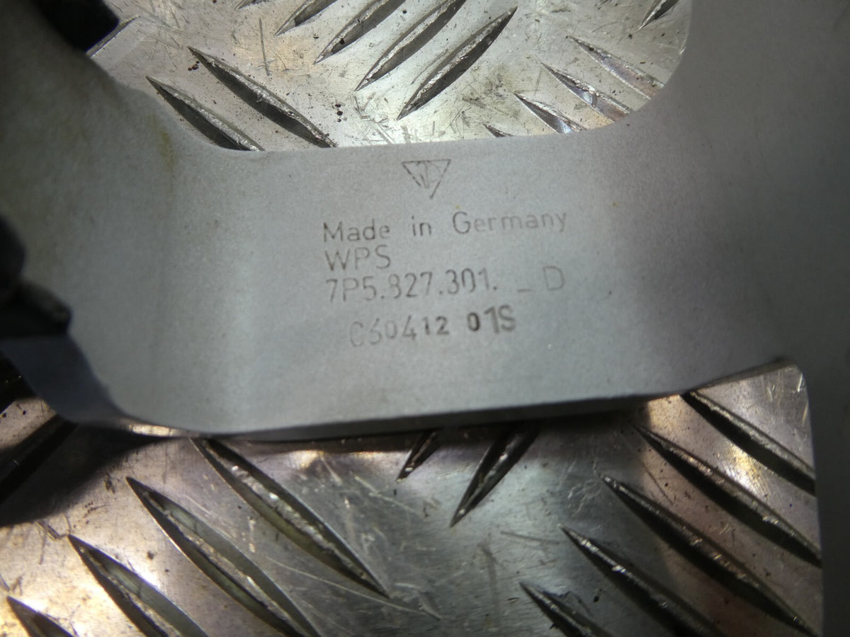 Porsche Cayenne 92A Heckklappescharnier links 7P5827301D+ 7P5827699A gebraucht - Original – Produktansicht 4